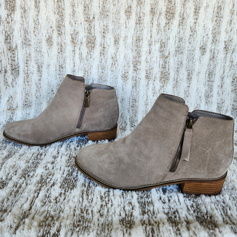 Blondo "Linda" Waterproof Beige Taupe Tan Suede Ankle Bootie | Women's Size 9.5 - Picture 7 of 12